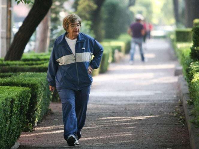 Ariadna Montiel invita a adultos mayores a realizar actividad física en este invierno