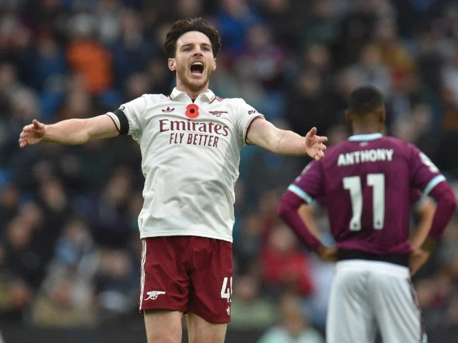 Liverpool corta su mala racha en Premier League con doblete de Salah, Arsenal mantiene la cima