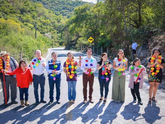 Evelyn Salgado entrega rehabilitación de carretera en Paso Morelos e inaugura Unidad IMSS Bienestar