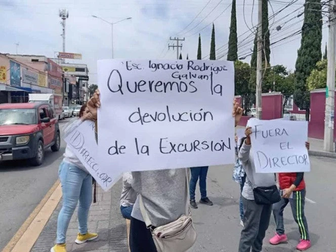 Estafa escolar provoca bloqueo de la antigua carretera México- Pachuca