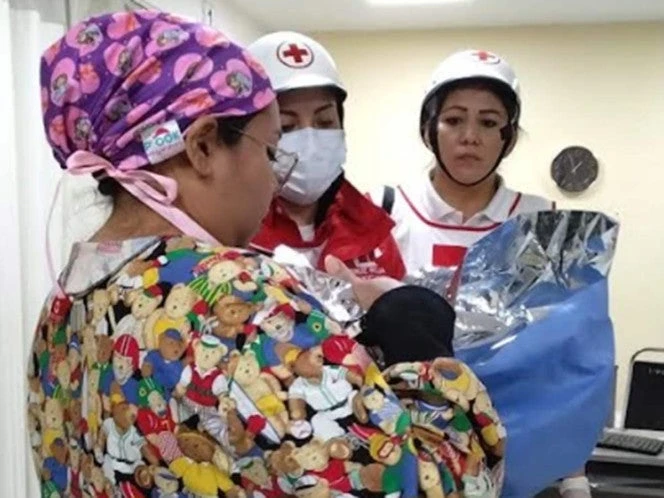 ¡Ni las hienas! Abandonan a bebé en el baño de empresa de carnes