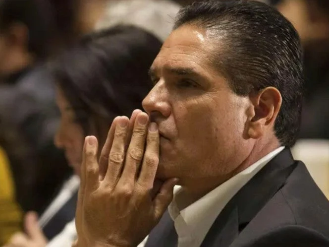 Juez abre puerta para detención de exgobernador de Michoacán