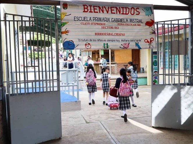 SEP reajusta inicio escolar 2025-2026 y lanza lista de útiles básicos 