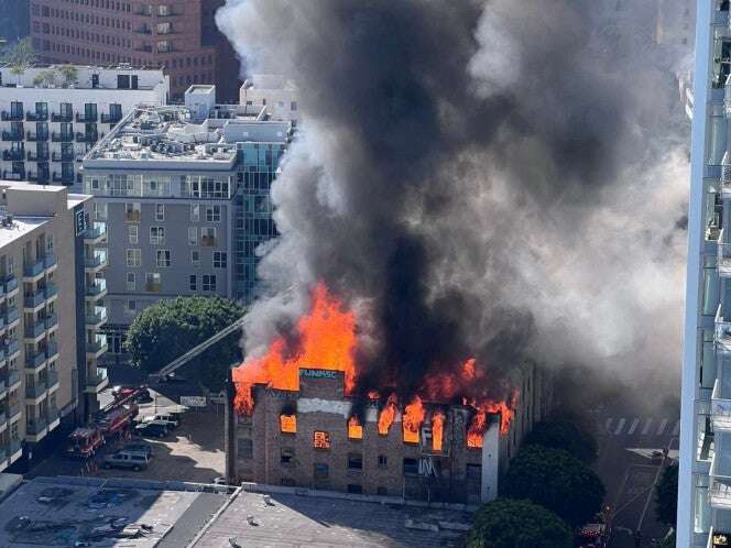 VIDEO: Se incendia el antiguo Morrison Hotel en el centro Los Ángeles