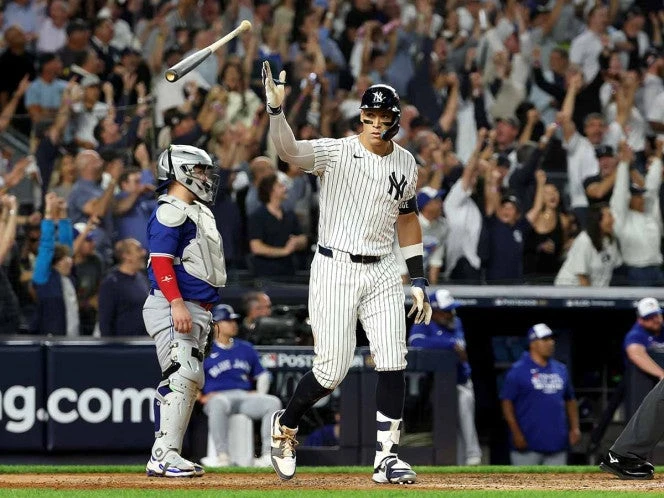 Yankees se niegan a morir y derrotan a Azulejos