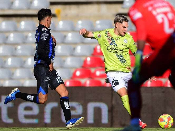 Emiliano Gómez se convulsiona durante Querétaro - Puebla