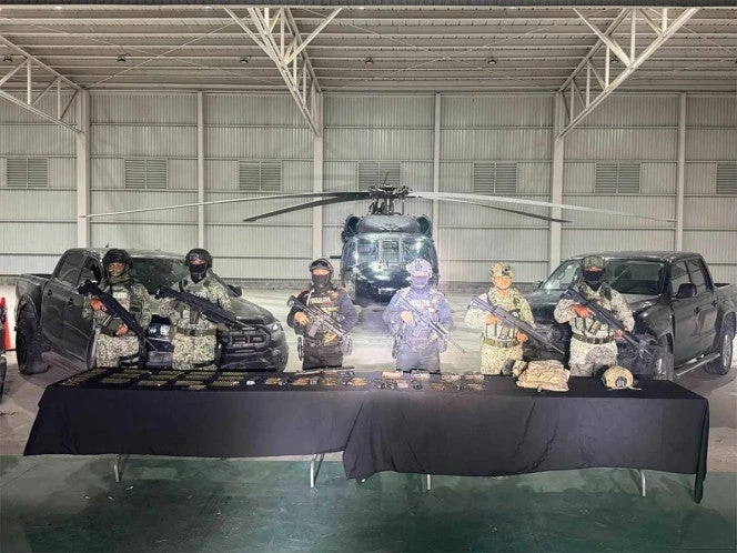 Hallan camionetas abandonadas con arsenal en Nuevo León