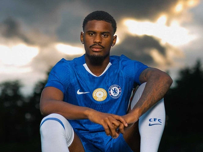 Chelsea refuerza su defensa con Jorrel Hato