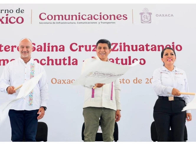 Dan banderazo a modernización carretera de la Mixteca y Costa de Oaxaca