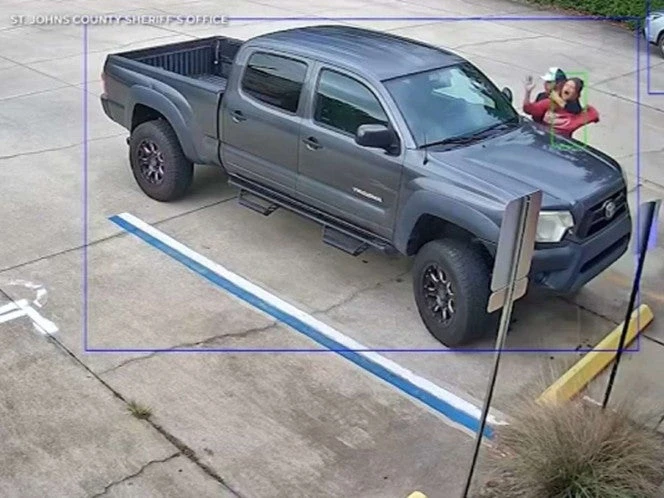 VIDEO: Mujer se defiende y frustra intento de secuestro a plena luz del día