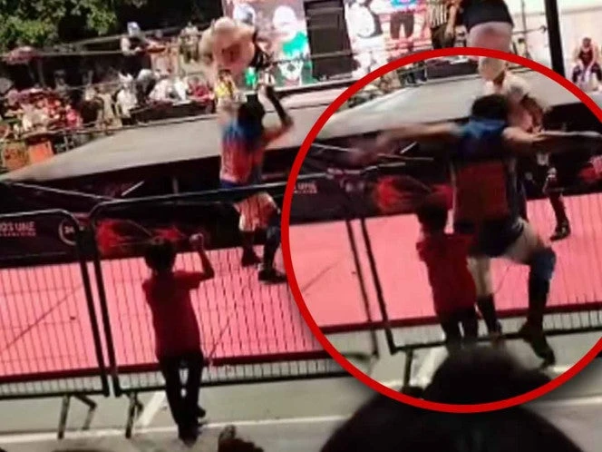 Luchador derriba a niño en pleno combate y redes coronan a los papás como “reyes del descuido” | VIDEO