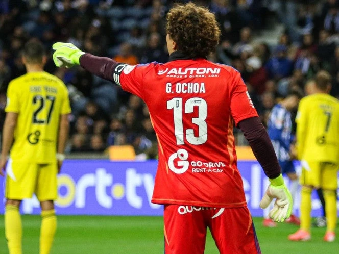 Guillermo Ochoa se acerca a un nuevo descenso