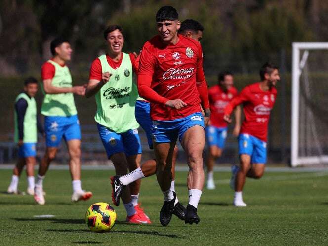 Chivas prepara debut de Alan Pulido ante Tigres