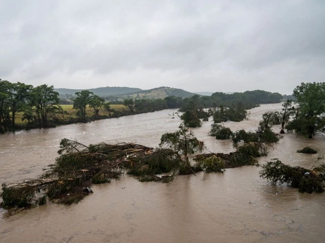 Tragedia en Texas: 51 muertos y 27 niñas desaparecidas tras inundaciones