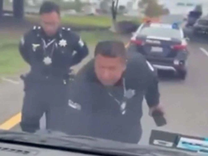 Captan a policías de transito intimidando a conductor por ‘mordida’ en Puebla | VIDEO