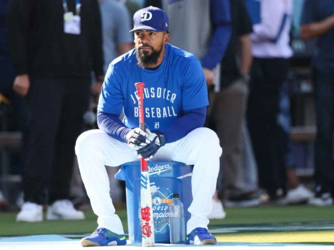 Estrella de los Dodgers abandona hotel embrujado en Milwaukee
