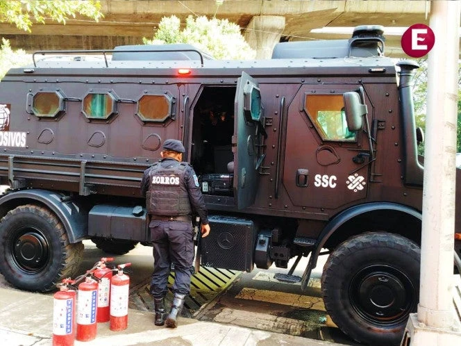 Policías 'blindan' el INE ante protesta de la CNTE