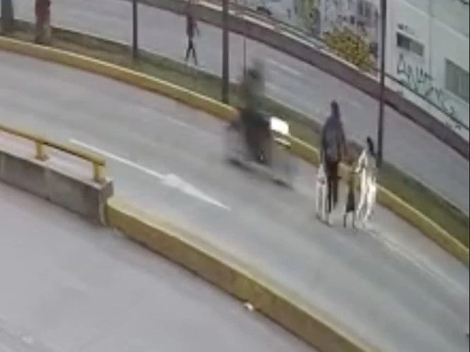 Motociclista arrolla a niña en Atlixco; está hospitalizada, ¿quién tuvo la culpa? 