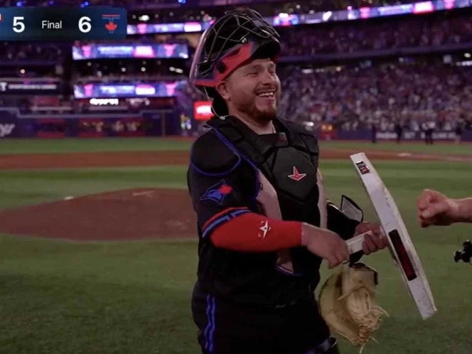 ¡Increíble! Alejandro Kirk pega jonrón, hit y se roba su primera base