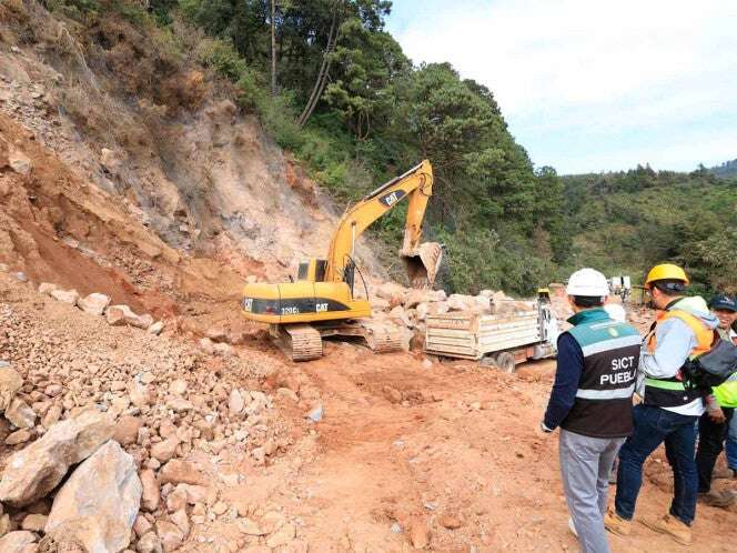 Avance del 70% en retiro de material por derrumbe autopista Acatzingo-Ciudad Mendoza: SICT