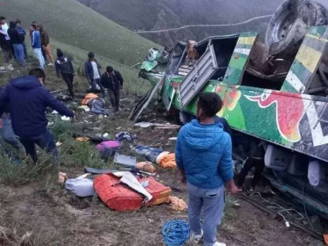 Aparatoso accidente de autobús deja seis muertos y seis desparecidos en Perú