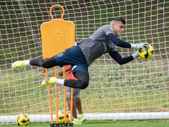 Marcelo Bielsa felicitó a Santiago Mele por llegar a Rayados