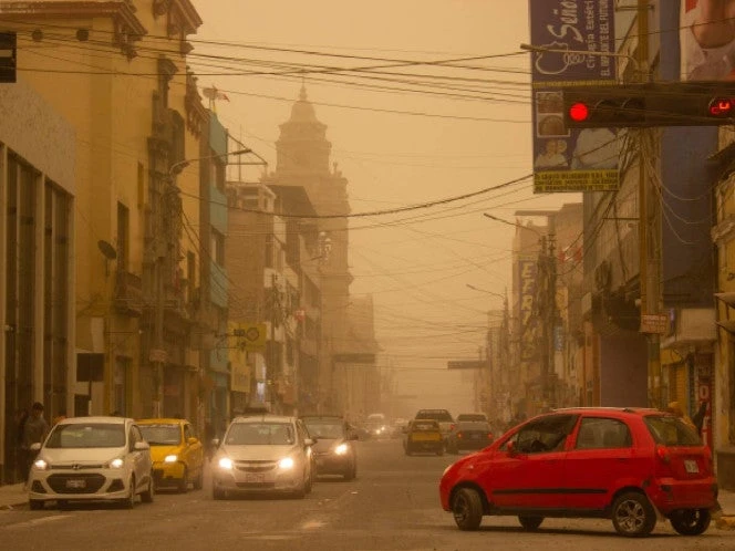 Inusual tormenta de arena y polvo cubre regiones costeras de Perú | VIDEO