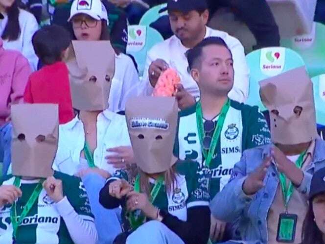 ¡Vergüenza total! Aficionados de Santos explotan contra su equipo