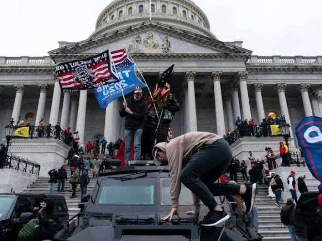 Los indultados por asalto al Capitolio de EU agradecen a Trump