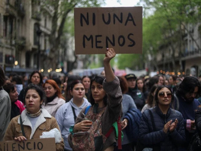 Miles marchan en Buenos Aires para exigir justicia por triple femicidio
