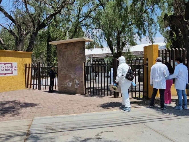 Maestra se corta el cuello en el baño de una primaria