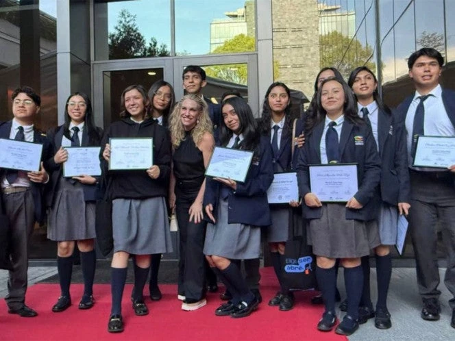 Alumnos destacados de Fundación Azteca reciben becas