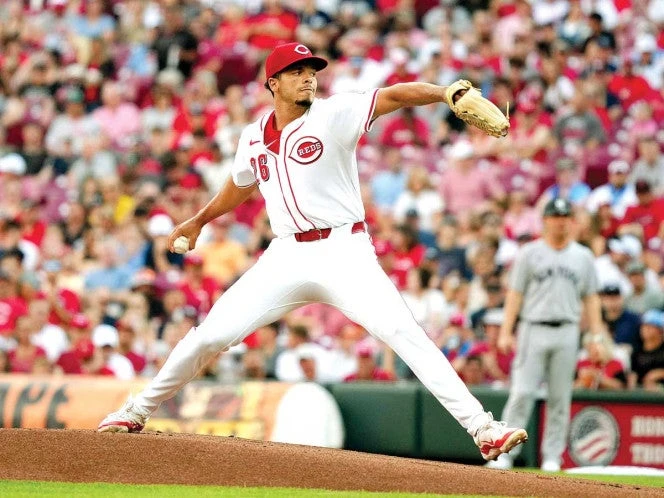 Novato explosivo en la MLB: debut soñado de Chase Burns en triunfo de Reds