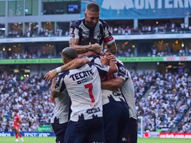 Monterrey vence a Mazatlán y acaricia liderato de Liga MX