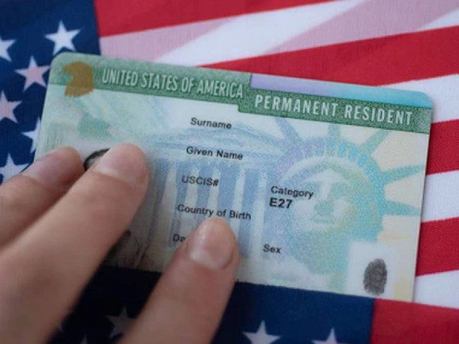 Migrantes legales buscan naturalizarse por temor a perder su 