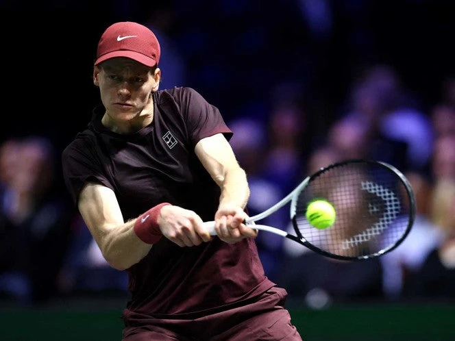 Jannik Sinner alcanza sus primeros cuartos del Masters de París