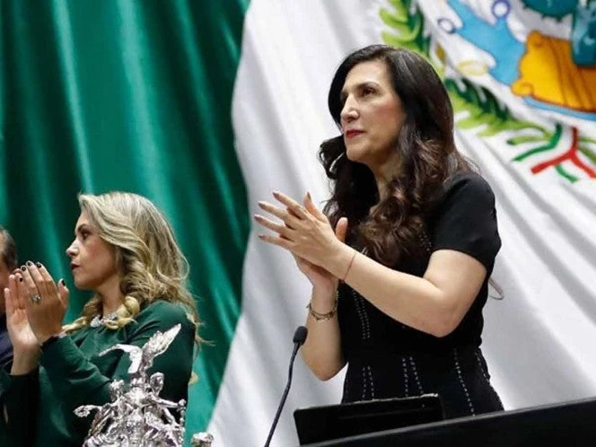 Diputados rinden homenaje a Lilia Vaca, multimedallista en Singapur