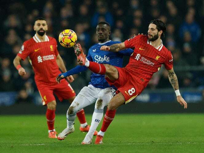 Everton le roba la gloria al Liverpool en el derbi