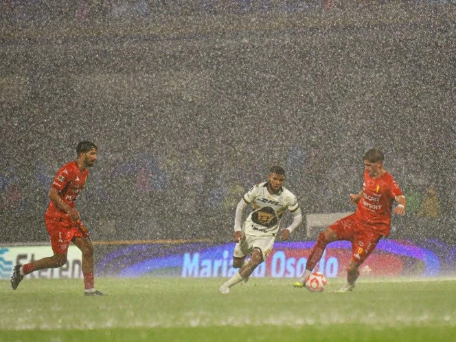 Así quedó la cancha de CU tras las fuertes lluvias en CDMX