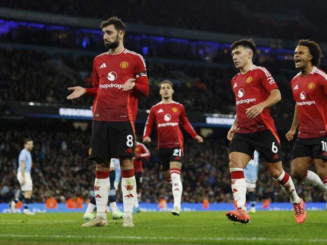 Manchester United hunde al City con goles agónicos