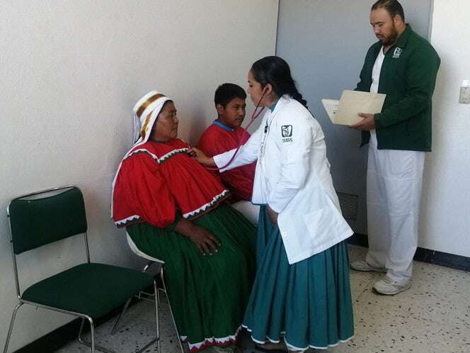 Doctora rarámuri atiende a pacientes del IMSS-Bienestar en su lengua natal