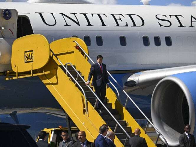 Avión que lleva a Rubio a Europa regresa a Washington por problemas mecánicos