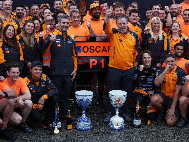 Ecclestone piensa que McLaren quiere ver campeón a Norris sobre Piastri