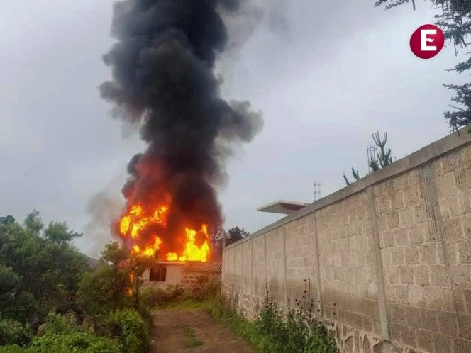 Se incendia bodega con huachicol en Tepetitlán, Hidalgo