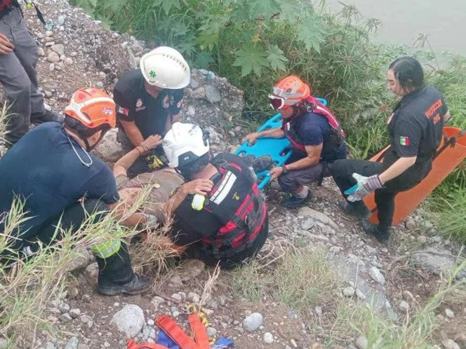 Alertan por lluvias en Nuevo León; rescatan a personas en cauces de ríos   
