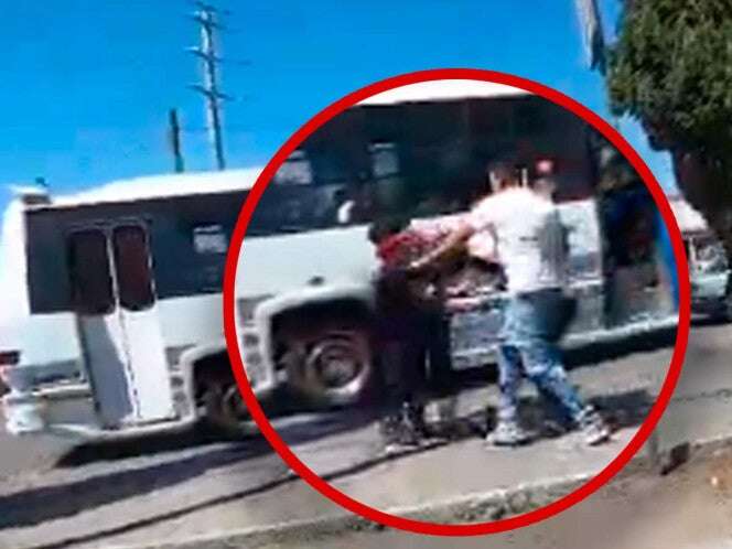 Chofer golpea brutalmente a estudiante por pagar con un billete el pasaje en Puebla | VIDEO