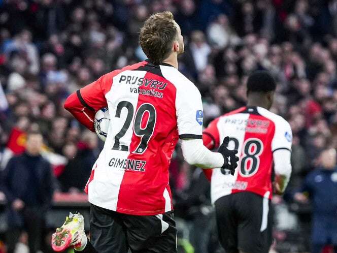 Santi Giménez no logra rescatar al Feyenoord