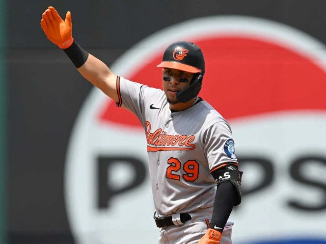 El mexicano Ramón Urías llega a los Astros