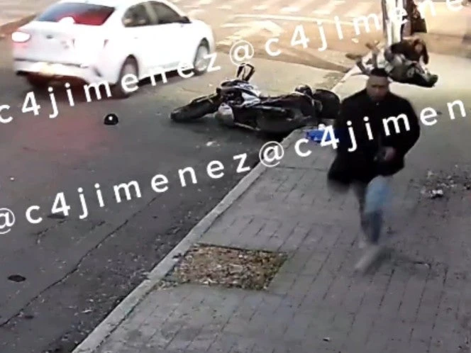 Captan otro asalto en la CDMX: motociclista y su esposa las víctimas 