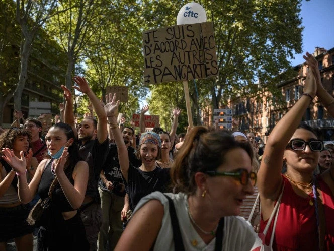 Cientos de miles de personas protestan en Francia contra la 